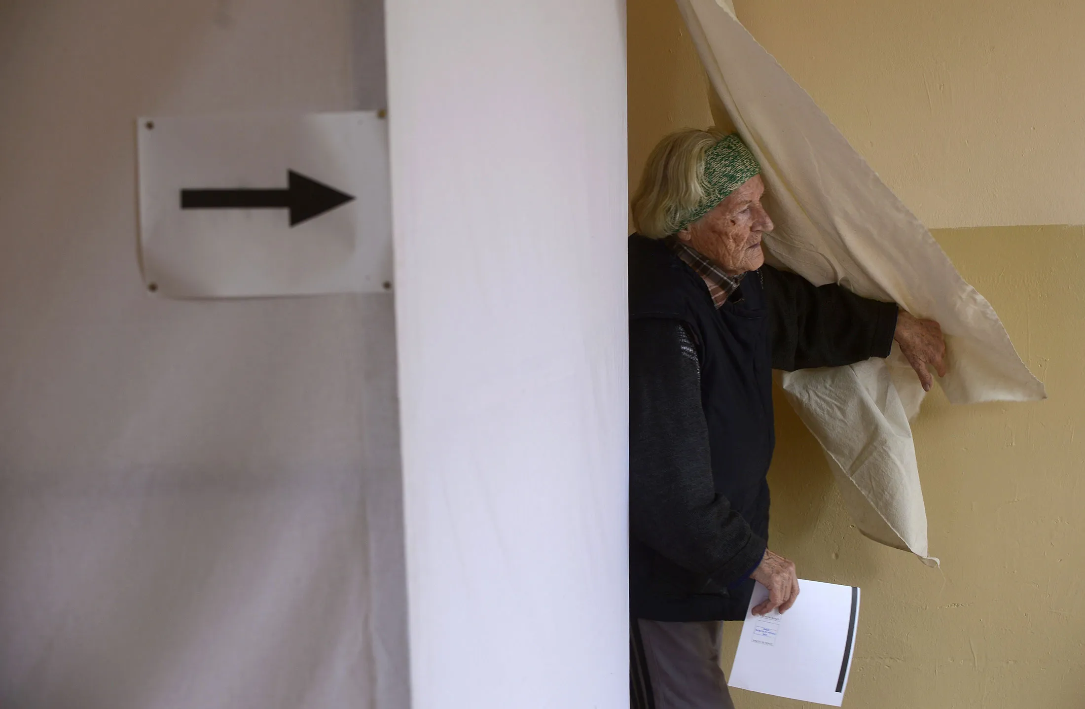 About 40 percent of Bulgarians said they won’t vote in a general election, according to an opinion poll conducted by the Alpha Research polling agency in Sofia.
