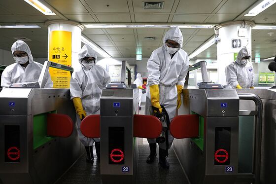 As Virus Spreads, Koreans Blame Refusal to Stop Chinese Visitors