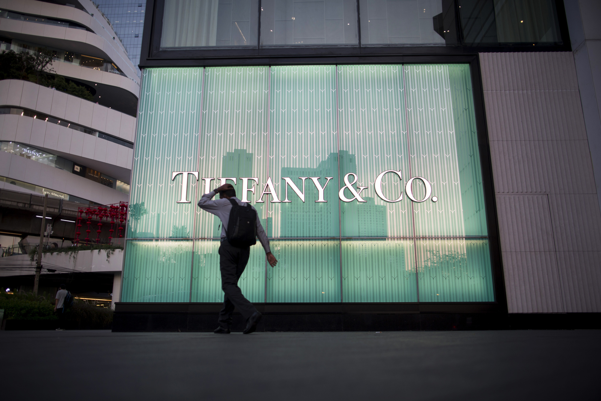 Tiffany & Co., Louis Vuitton, Chanel, Google Invest In Pop-Up