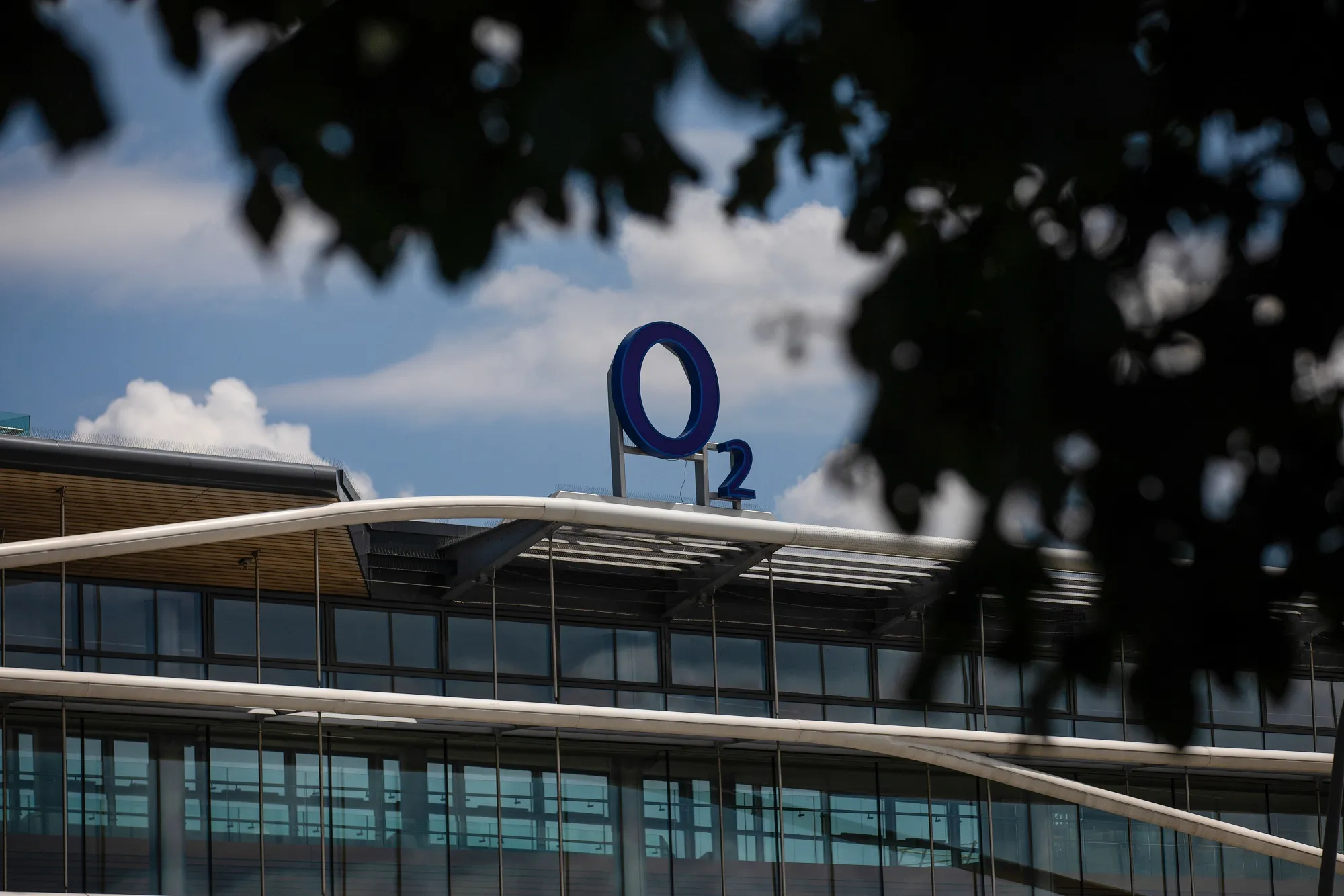 EU Fights Court Defeat Over Ban on HutchisonO2 Merger Deal Bloomberg