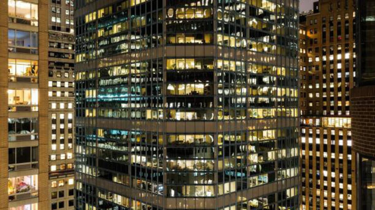 AI 'Scare Trade' Hits Real Estate Stocks
