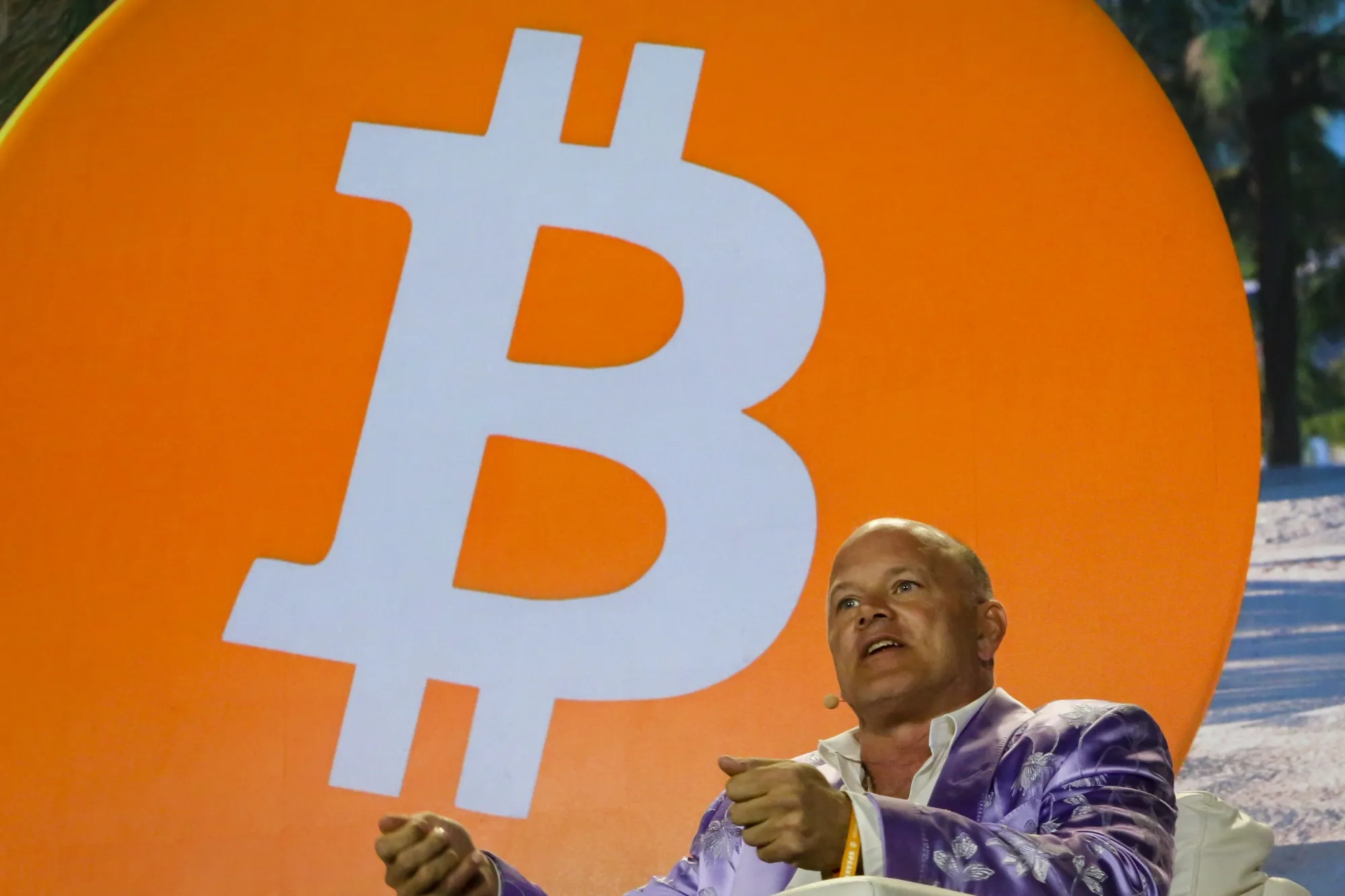 Bitcoin Bull Mike Novogratz Sees Ukraine War Boosting Cryptocurrencies -  Bloomberg