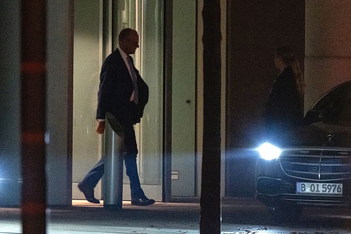 Merz’s Coalition Commits to Reform Agenda as Popularity Plummets