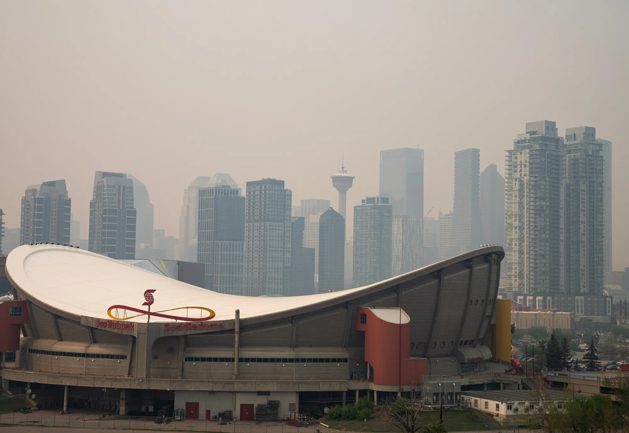Buildings shrouded in smoke from wildfires in Calgary, Alberta, Canada, on Wednesday, May 17, 2023.&nbsp;The number of wildfires raging in Canada’s top energy-producing province is holding steady, continuing to disrupt oil and gas output.