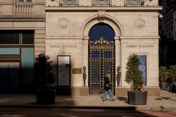 Manhattan’s Fifth Avenue Mired in $200 Million Retail Rent Fight