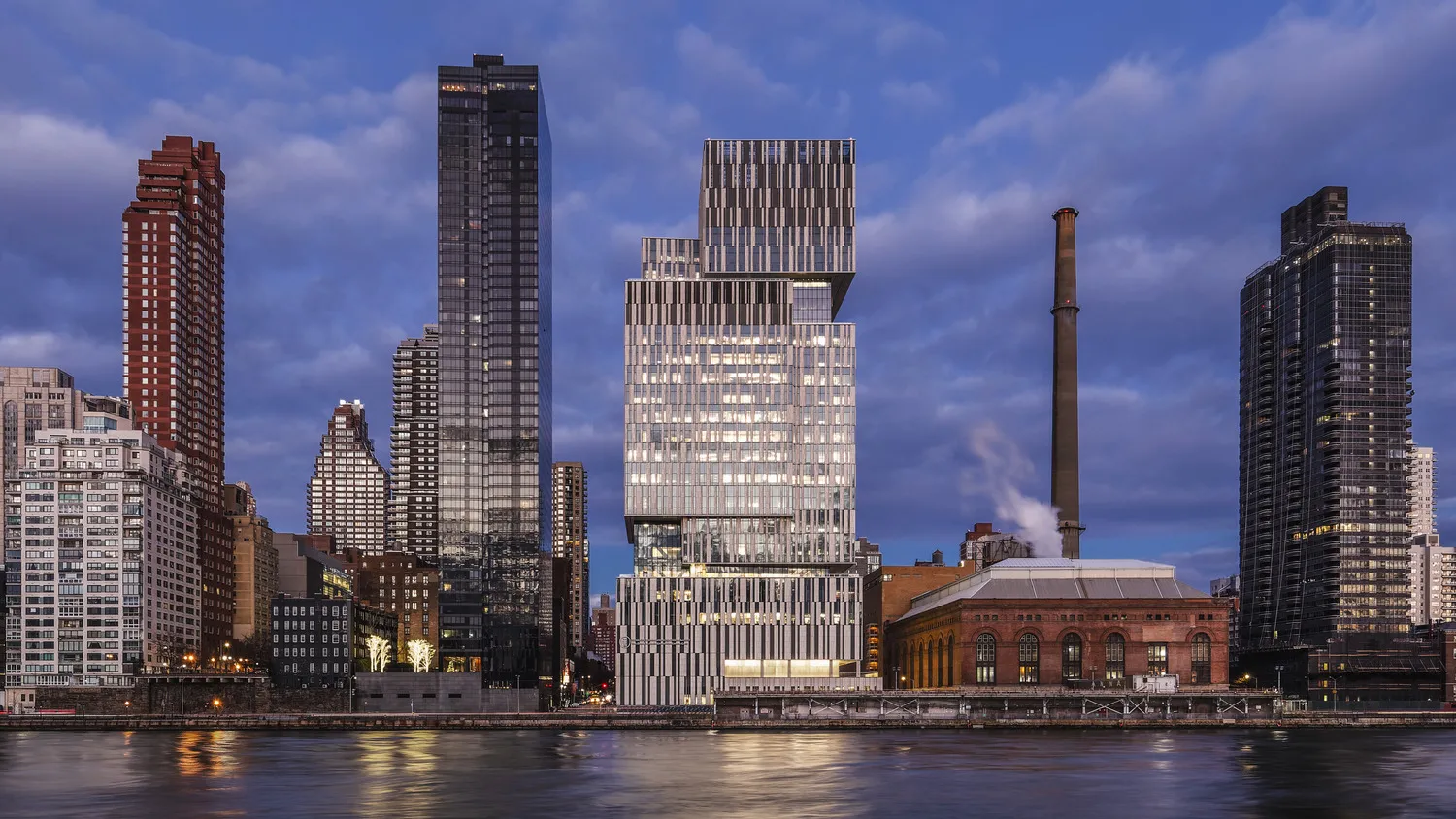 The David H. Koch Center for Cancer Care at Memorial Sloan Kettering Cancer Center in New York, designed by Ennead Architects with Perkins Eastman.
