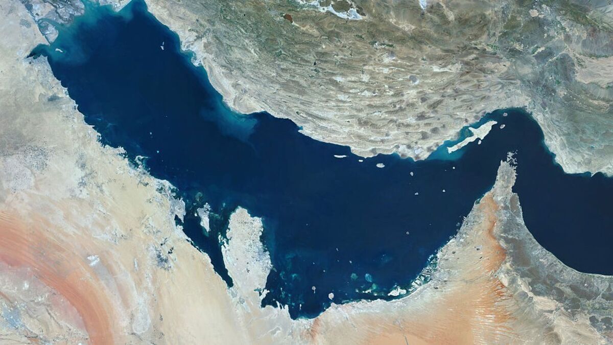 US, Iran Weigh New Talks as Tanker Crosses Hormuz
