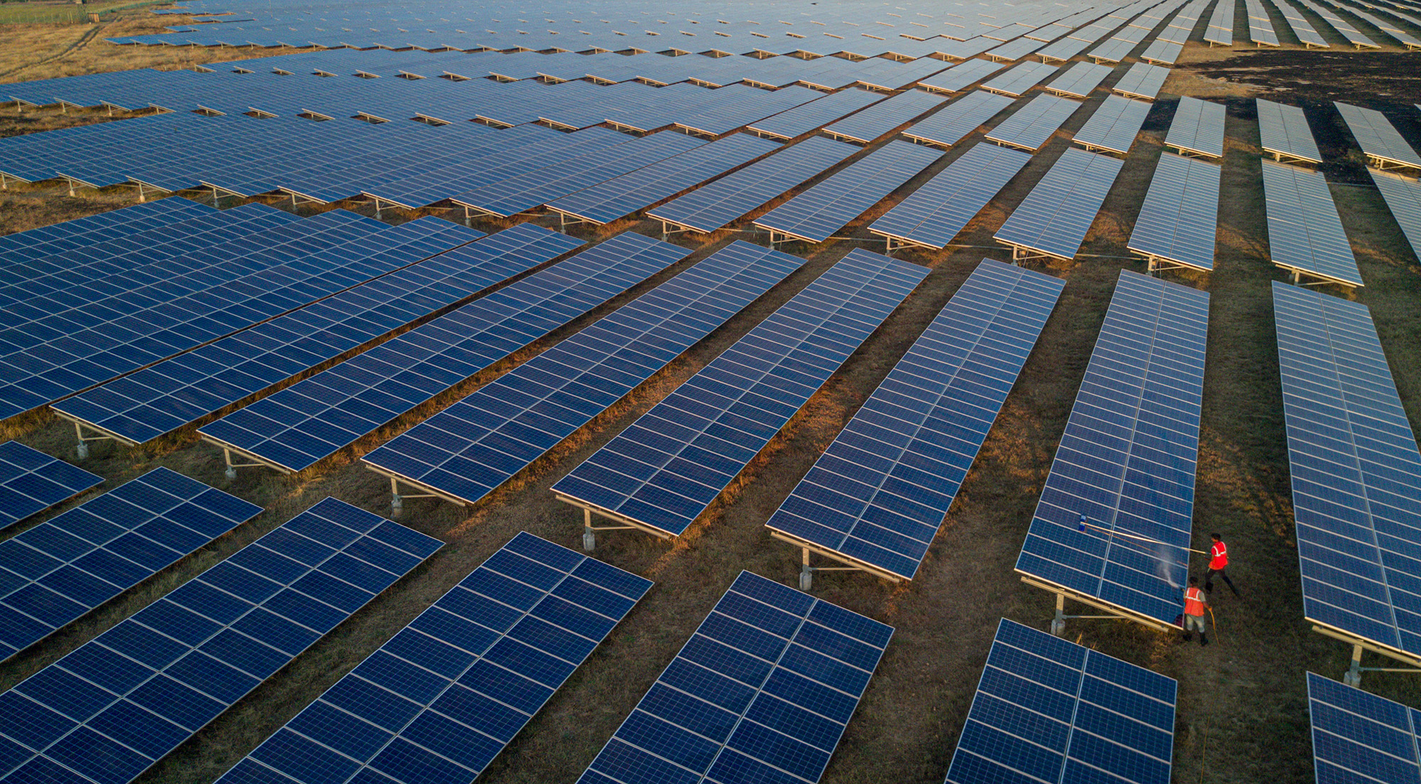 Research finds that returning solar panel production to U.S. can speed  decarbonization
