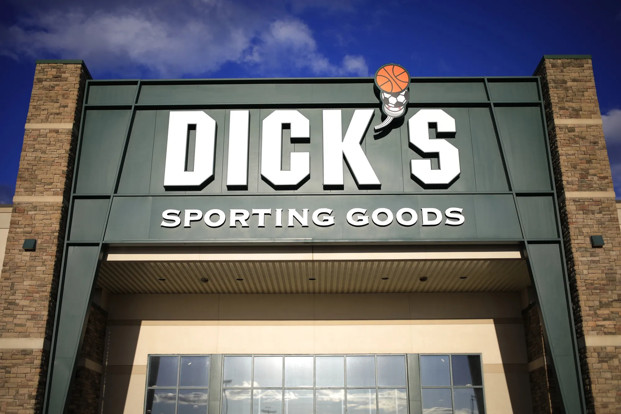 A Dick's Sporting Goods Inc. Location Ahead Of Earnings