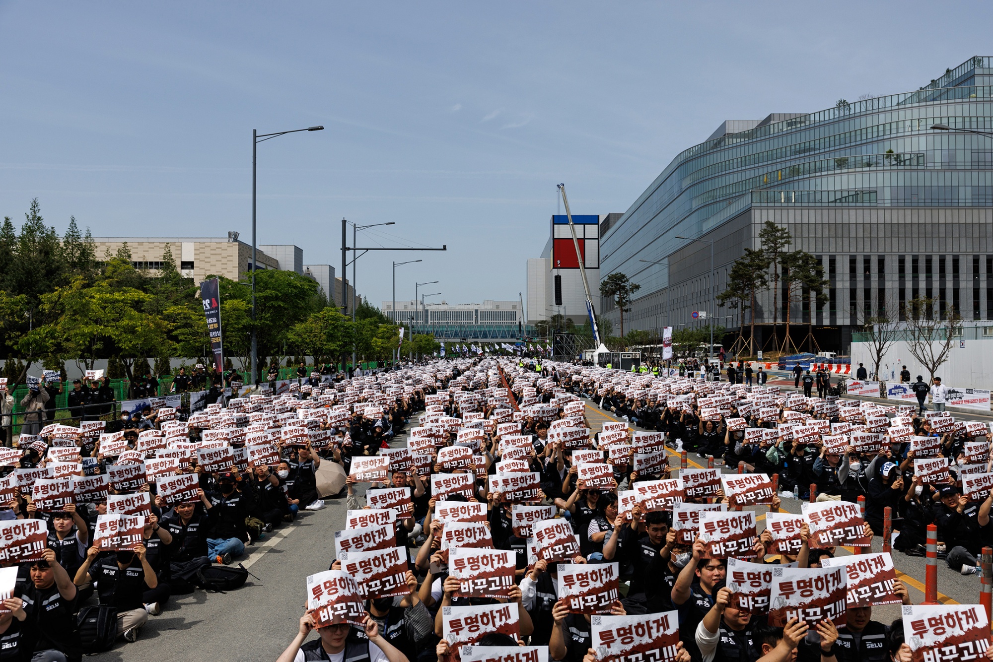Samsung Electronics Co. workers at a rally outside the company's semiconductor plant in Pyeongtaek, South Korea on April 23.