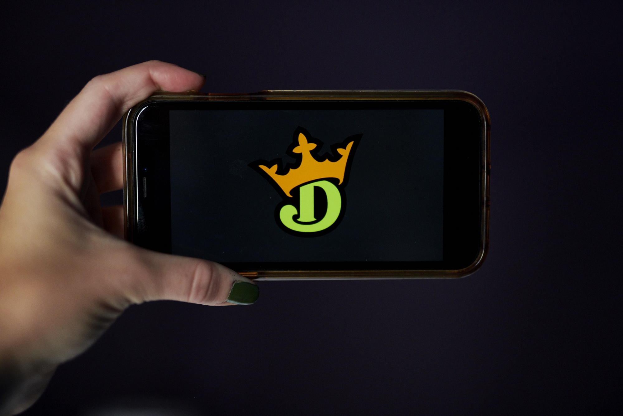DraftKings (DKNG) Stock Tumbles on Report of Unauthorized Money Withdrawals  - Bloomberg