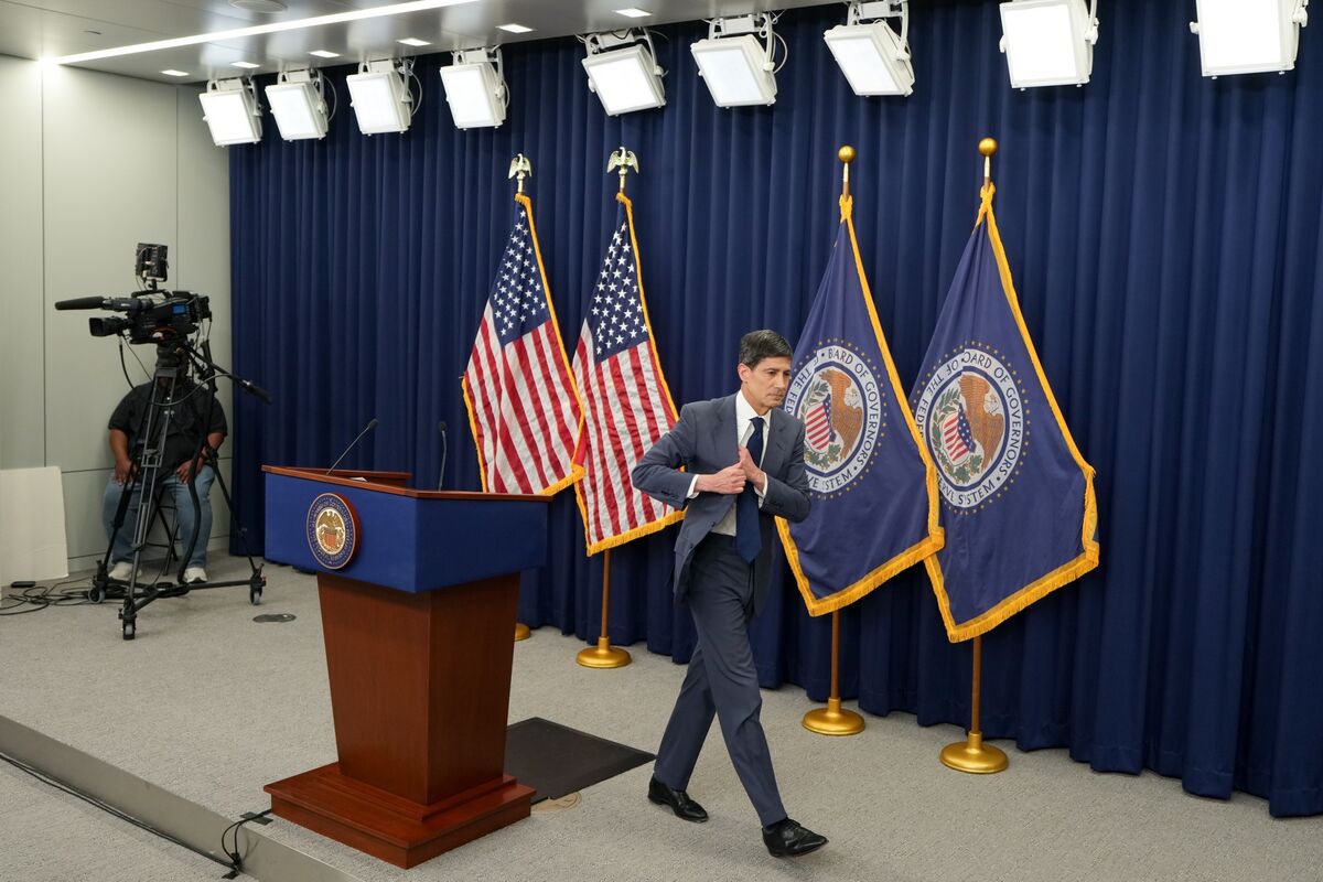 Fed’s Warsh Signals Revamp, But Offers Little Substance on Rates