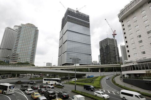 Tokyo Garden Terrace complex under construction