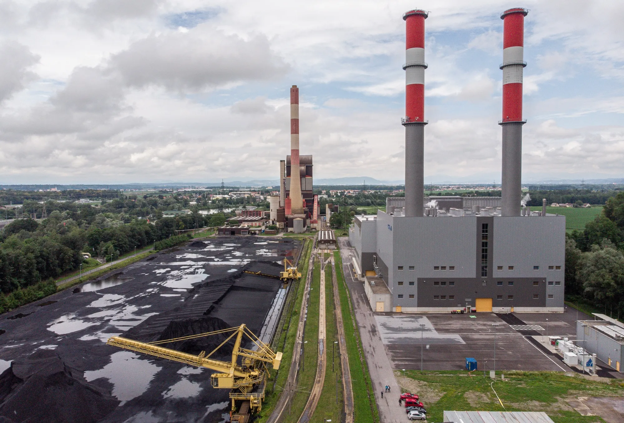The Verbund AG combined cycle gas&nbsp;turbine&nbsp;power plant, right, alongside Austria’s last coal-fired power station,&nbsp;in Mellach.&nbsp;