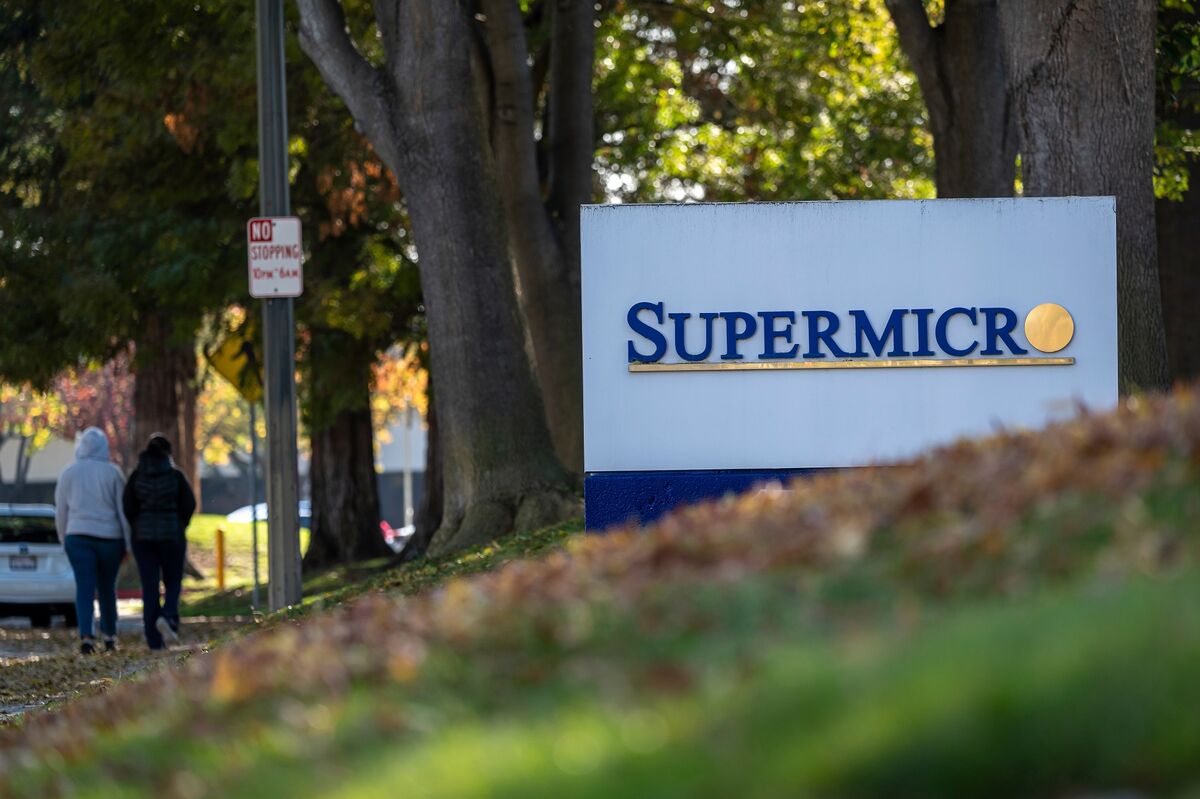 Super Micro Shares Fall on Disappointing Profit Forecast