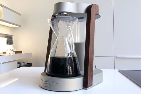 The Ratio Eight automatic pour-over coffee machine.