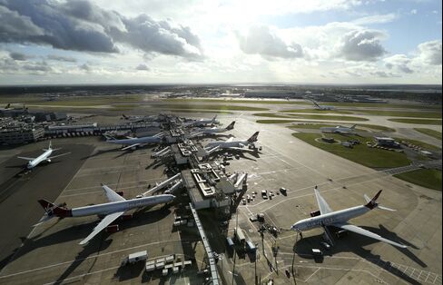U.K. Airport Study to Weigh Moving Heathrow Over M25 Highway