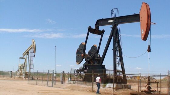 Oil Industry Trade Group Mulls Embrace of Carbon Pricing