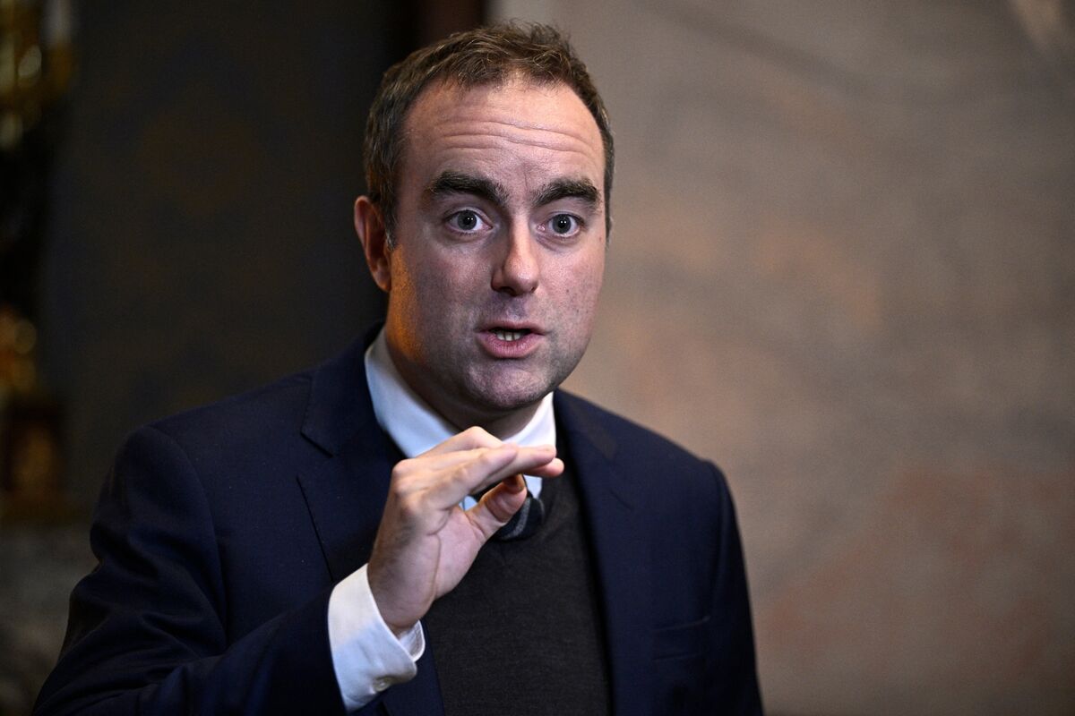 French Premier’s Budget Push Faces Key Stretch Ahead of Vote