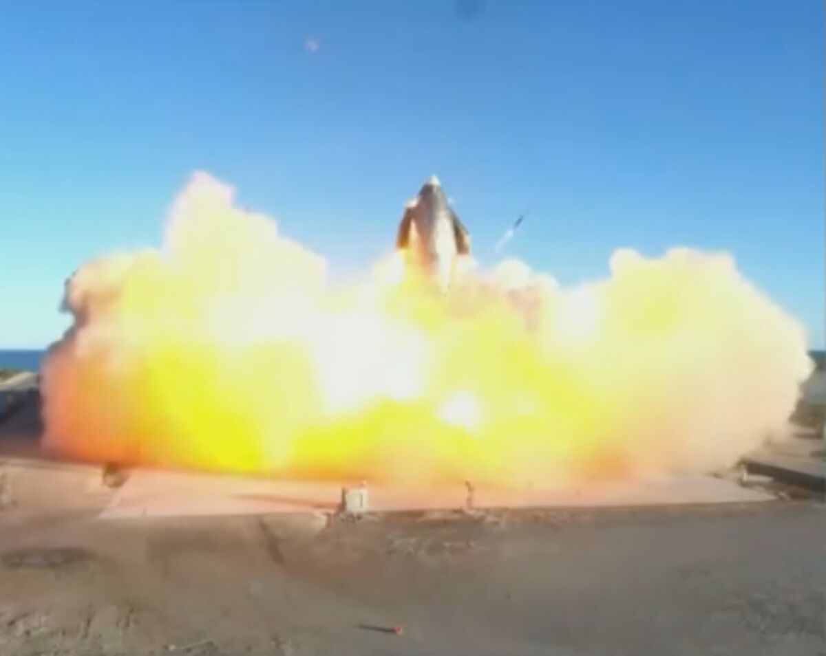 SpaceX Investors Brace for Another Potential Drop