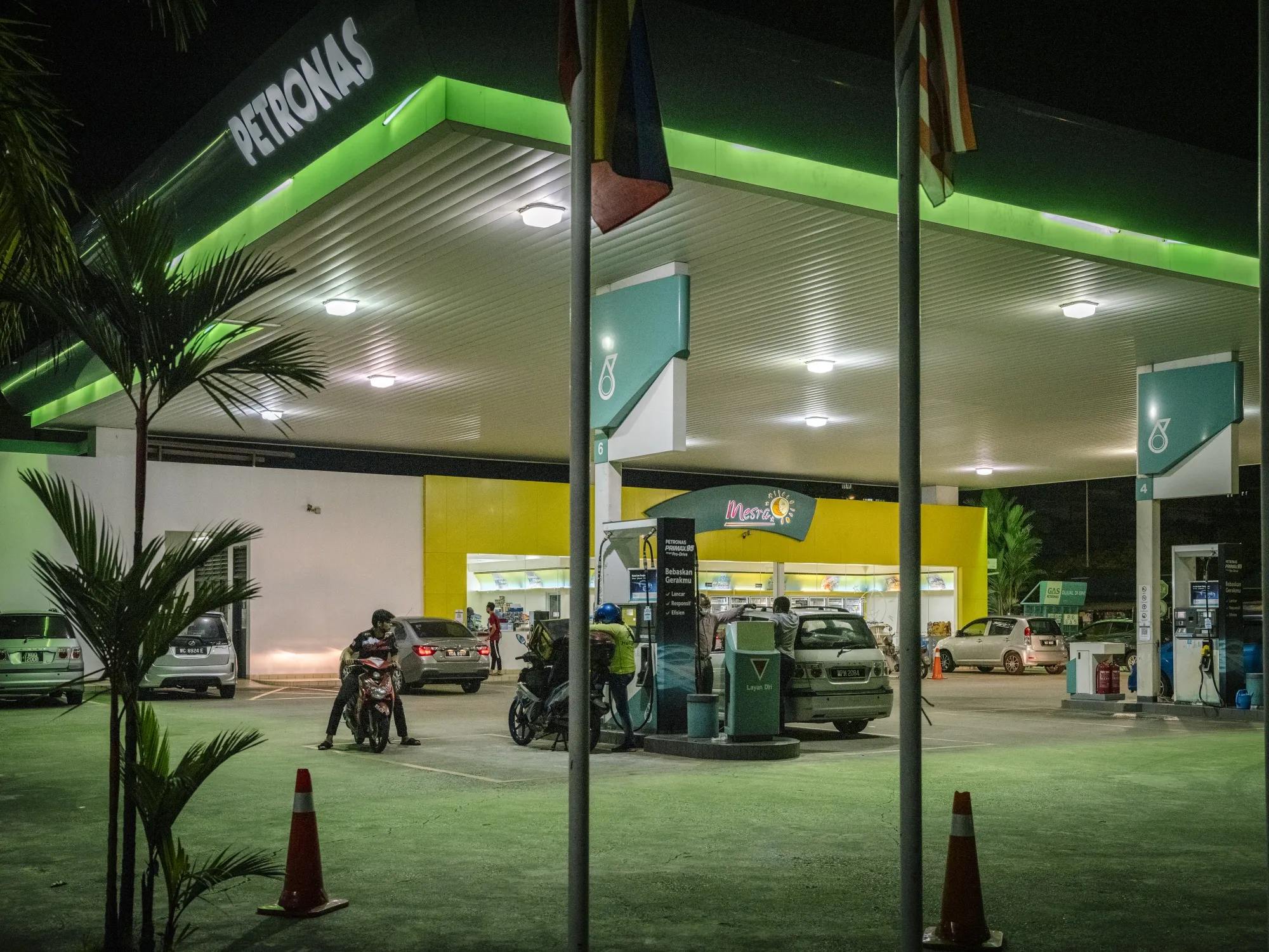 A Petroliam Nasional Bhd. (Petronas) gas station in Kuala Lumpur.&nbsp;