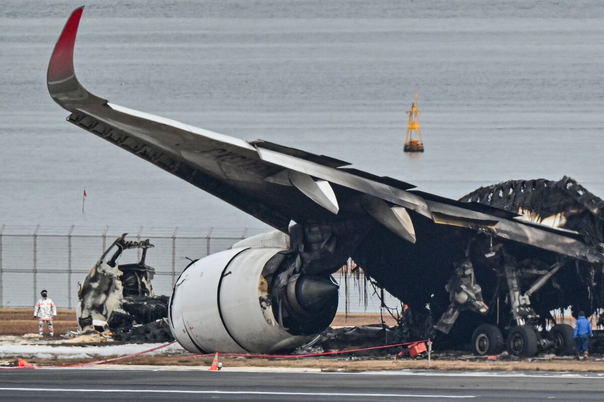 JAL Expects 14 Million in Lost Revenue Due to Haneda Jet Crash Bloomberg