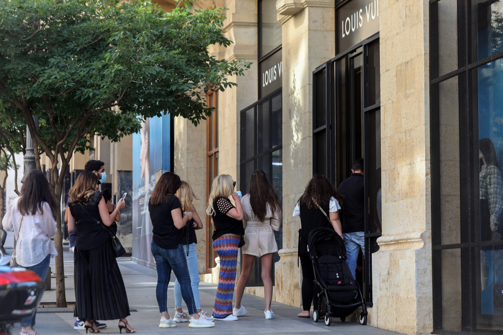 Paris Hilton Lifts Louis Vuitton Bags as Weights: Watch