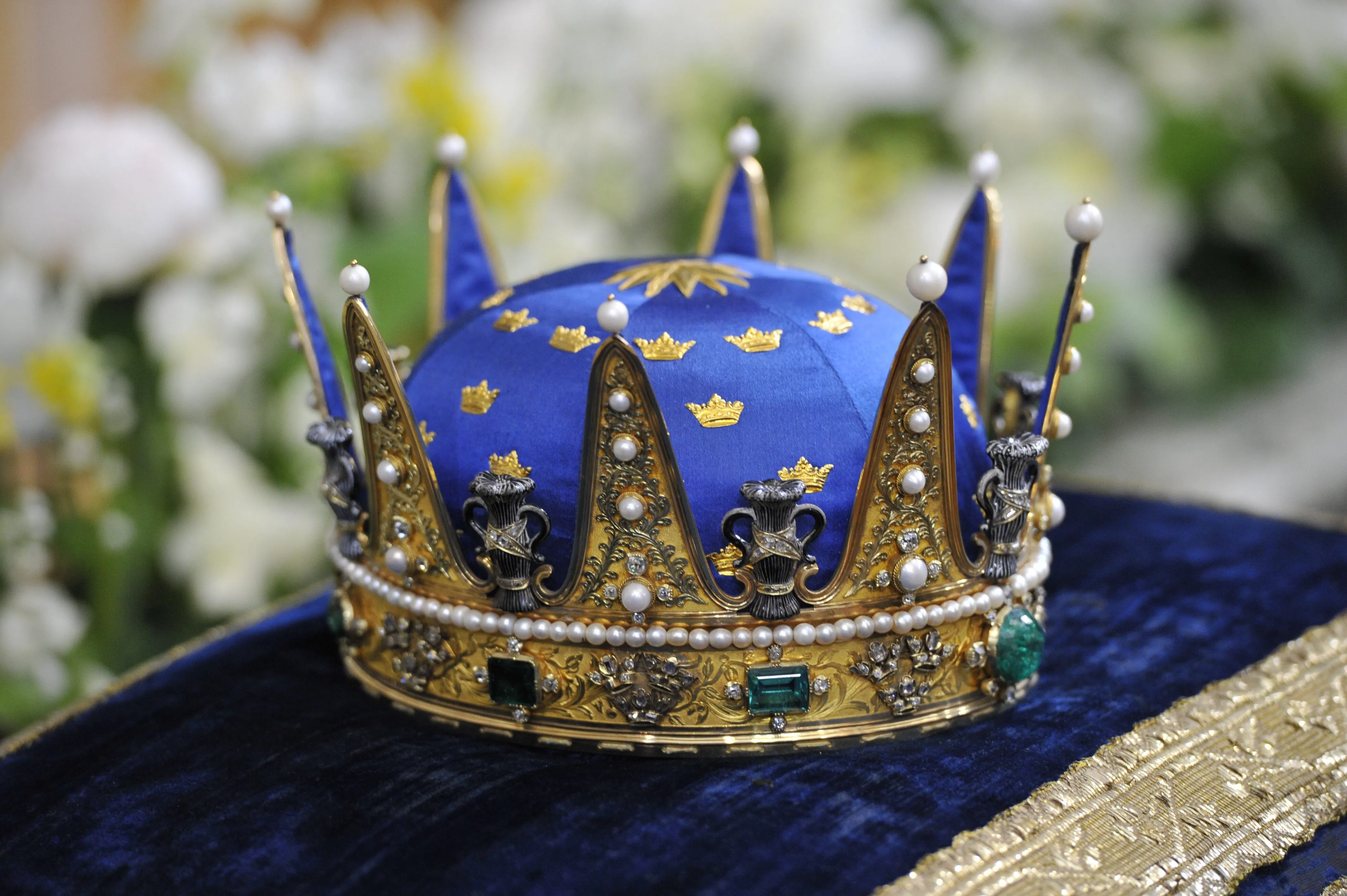 Local debt takes the crown.