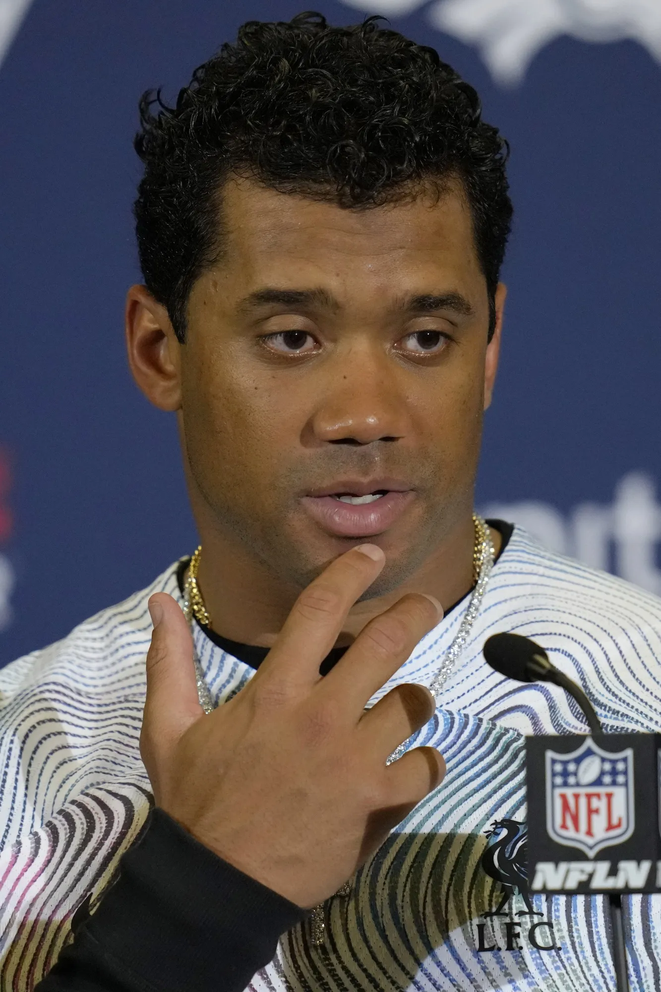 Analysis: Even His Contemporaries Are Ribbing Russell Wilson - Bloomberg