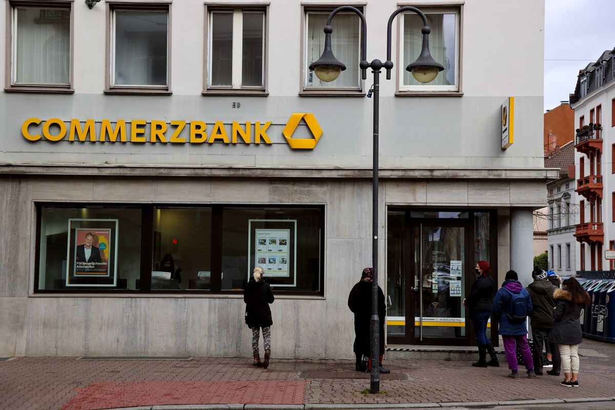 UniCredit Acquires 9% Stake in Commerzbank