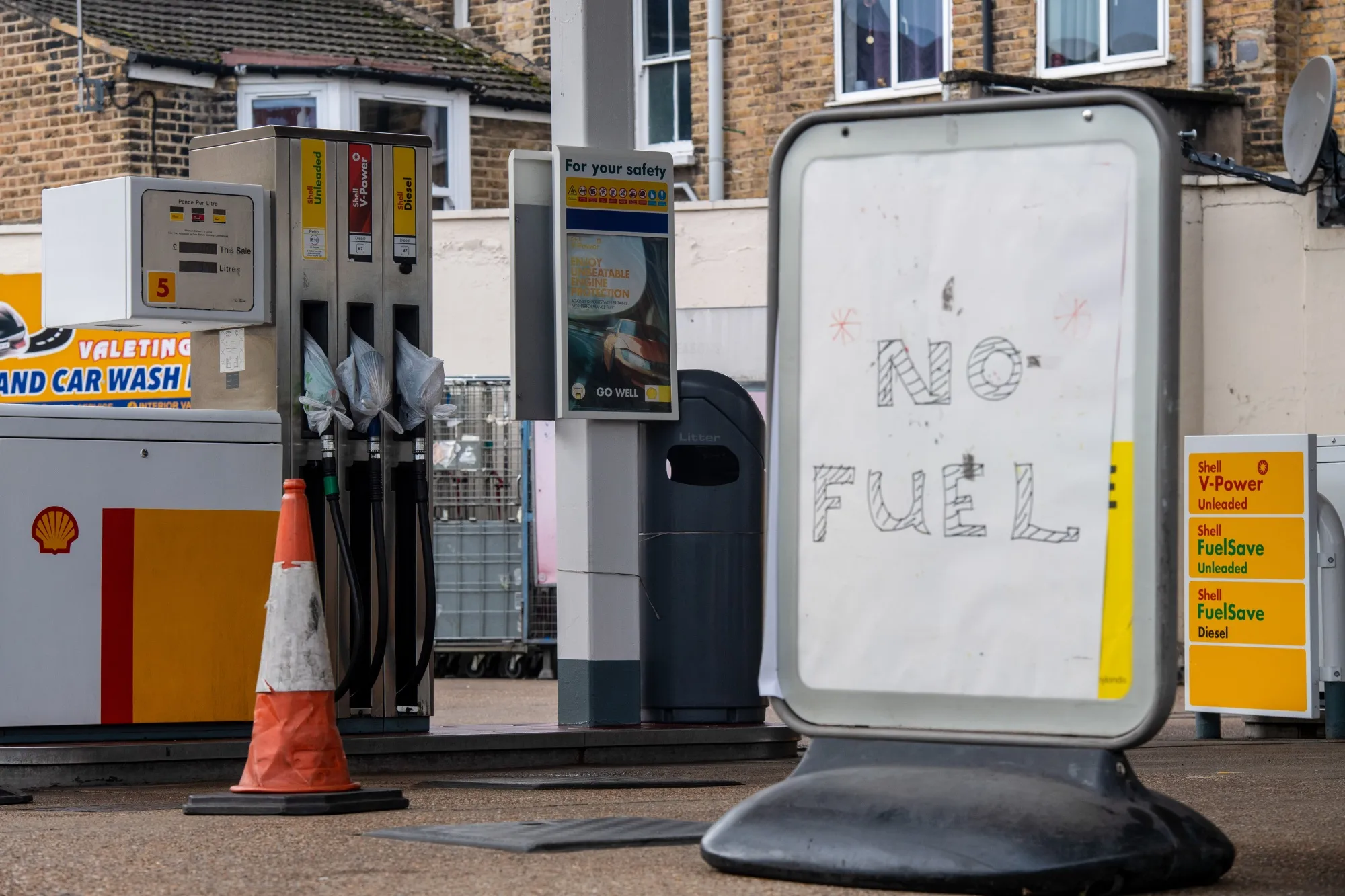 U.K. Fuel Stations Seen Taking Weeks to Return to Normal
