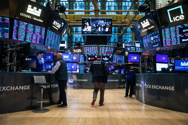 Wall Street?s Crowded Options Trade Survives RecentStock Turmoil