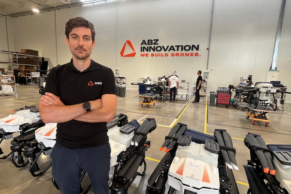 bloomberg.com - Zoltan Simon - Hungarian Startup Plans US Foothold With Non-Military Drones
