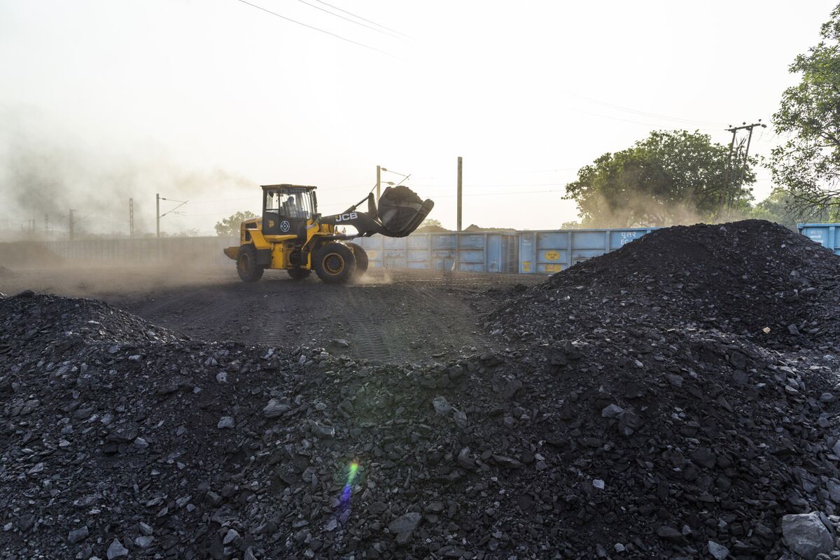 bloomberg.com - Rajesh Kumar Singh - Coal India's Output Falls, Ample Stockpiles Ready to Meet Demand
