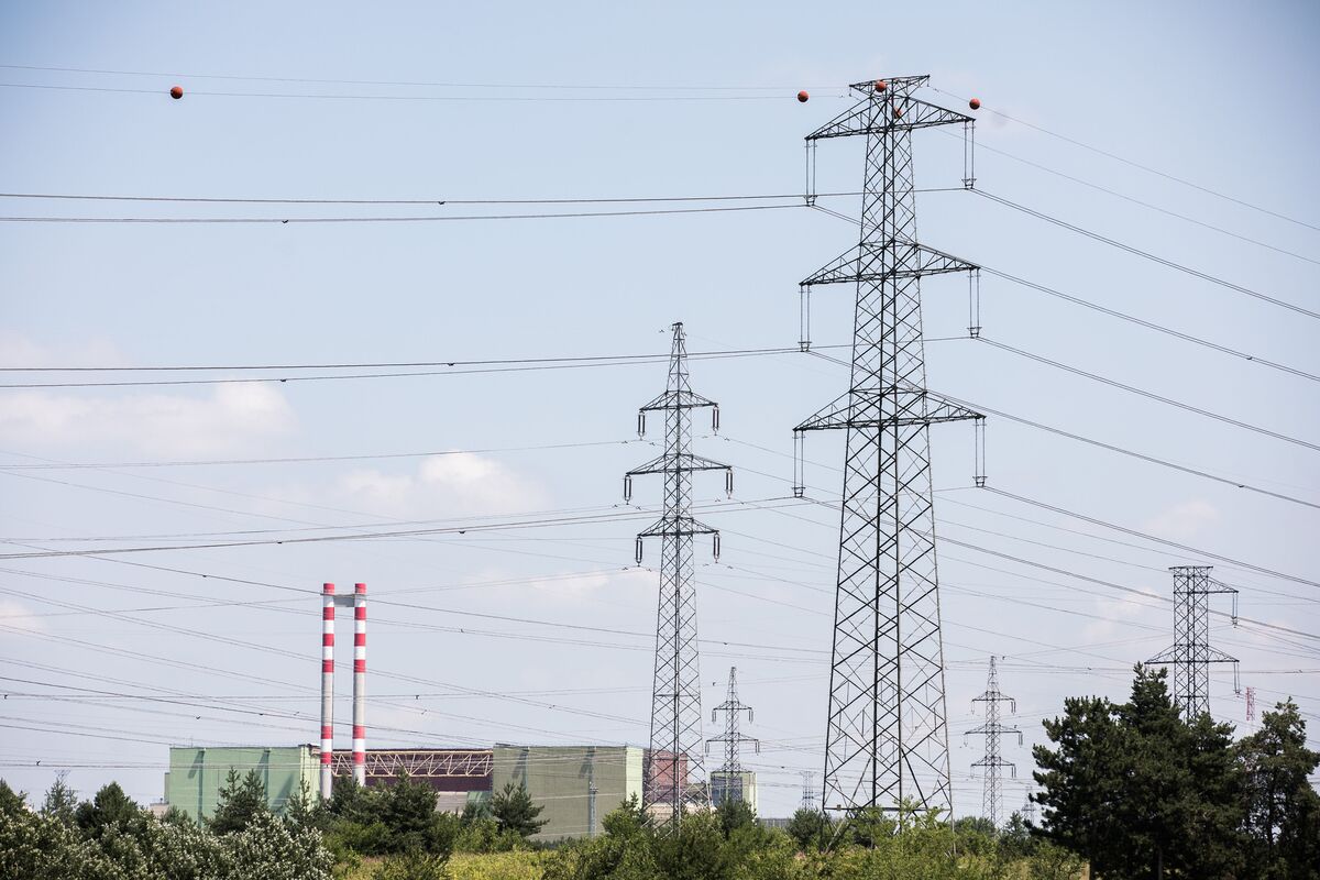 Hungary Shuts Second Paks Nuclear Bloc as Danube Level Drops