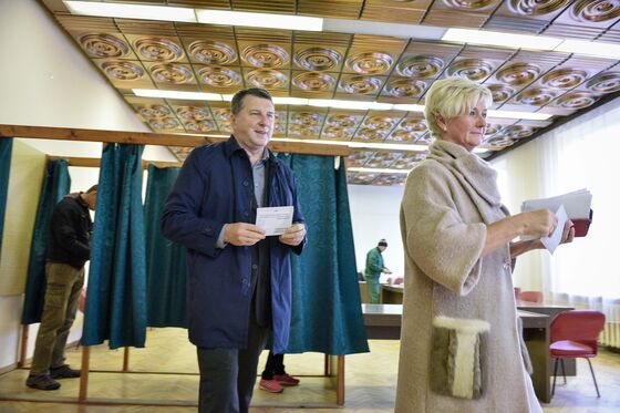 Latvians Vote as EU's Latest Populists Spice Up Election 