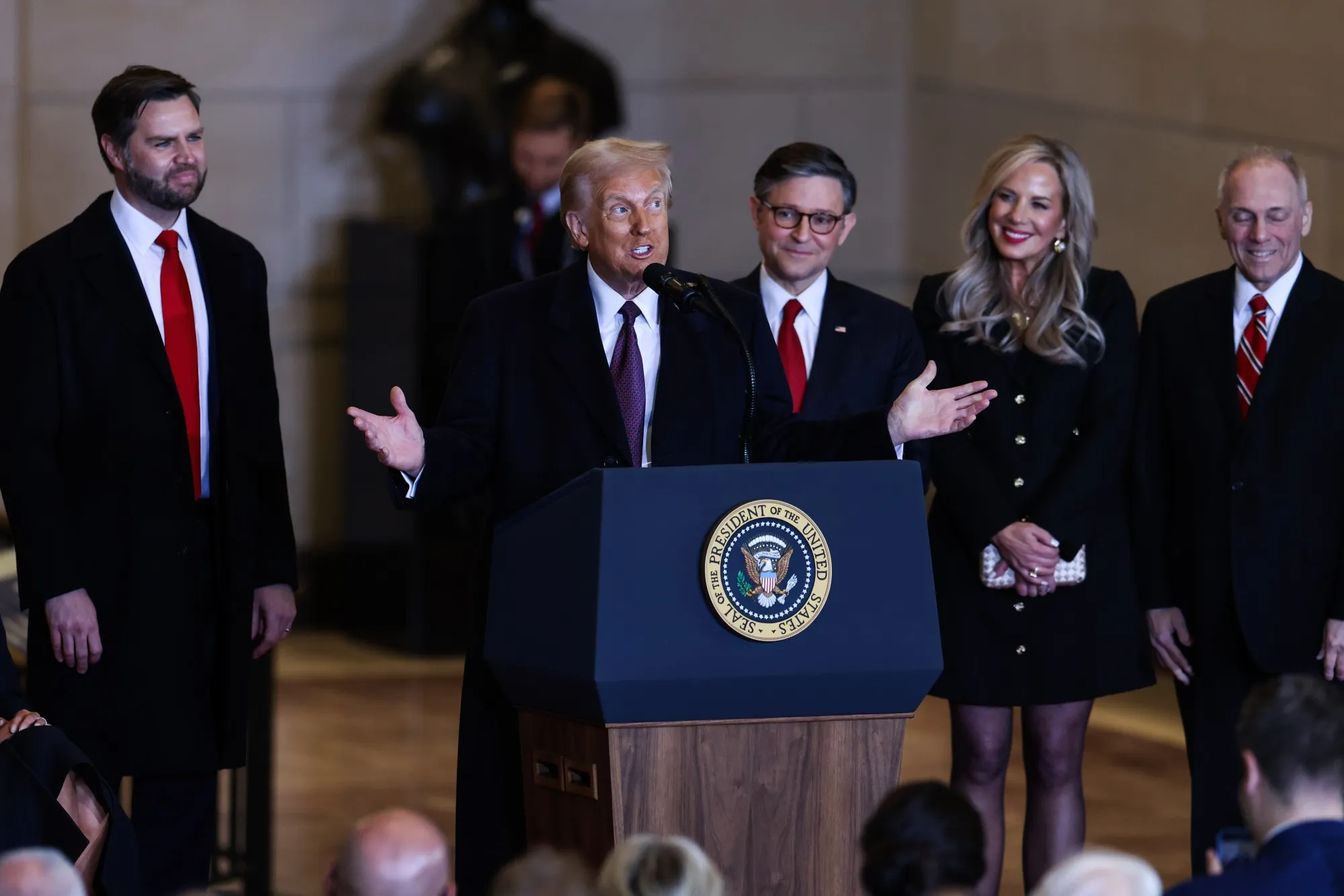 トランプ大統領2期目、レガシーと復讐せめぎ合う－2つの演説が象徴