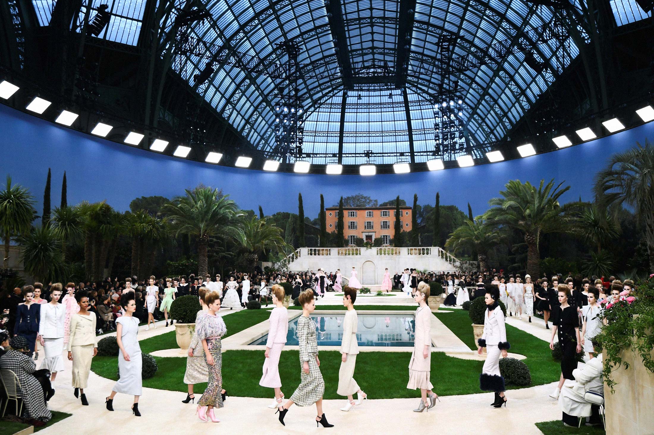 Karl Lagerfeld's 'Bad Cold' Raises Questions About Chanel - Bloomberg