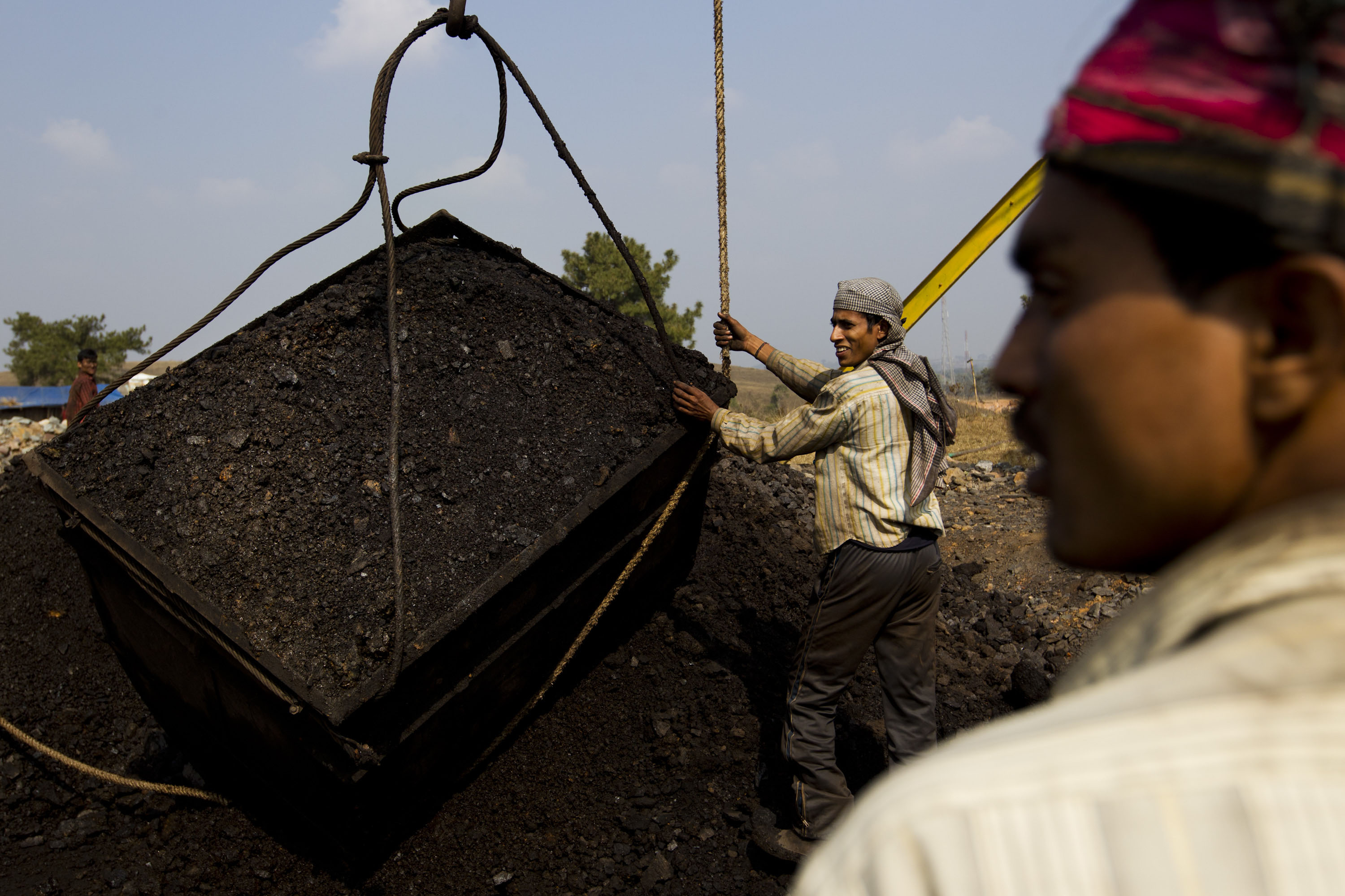 Fresh Coal Crisis Looms in India as Miner Adds Curbs - Bloomberg