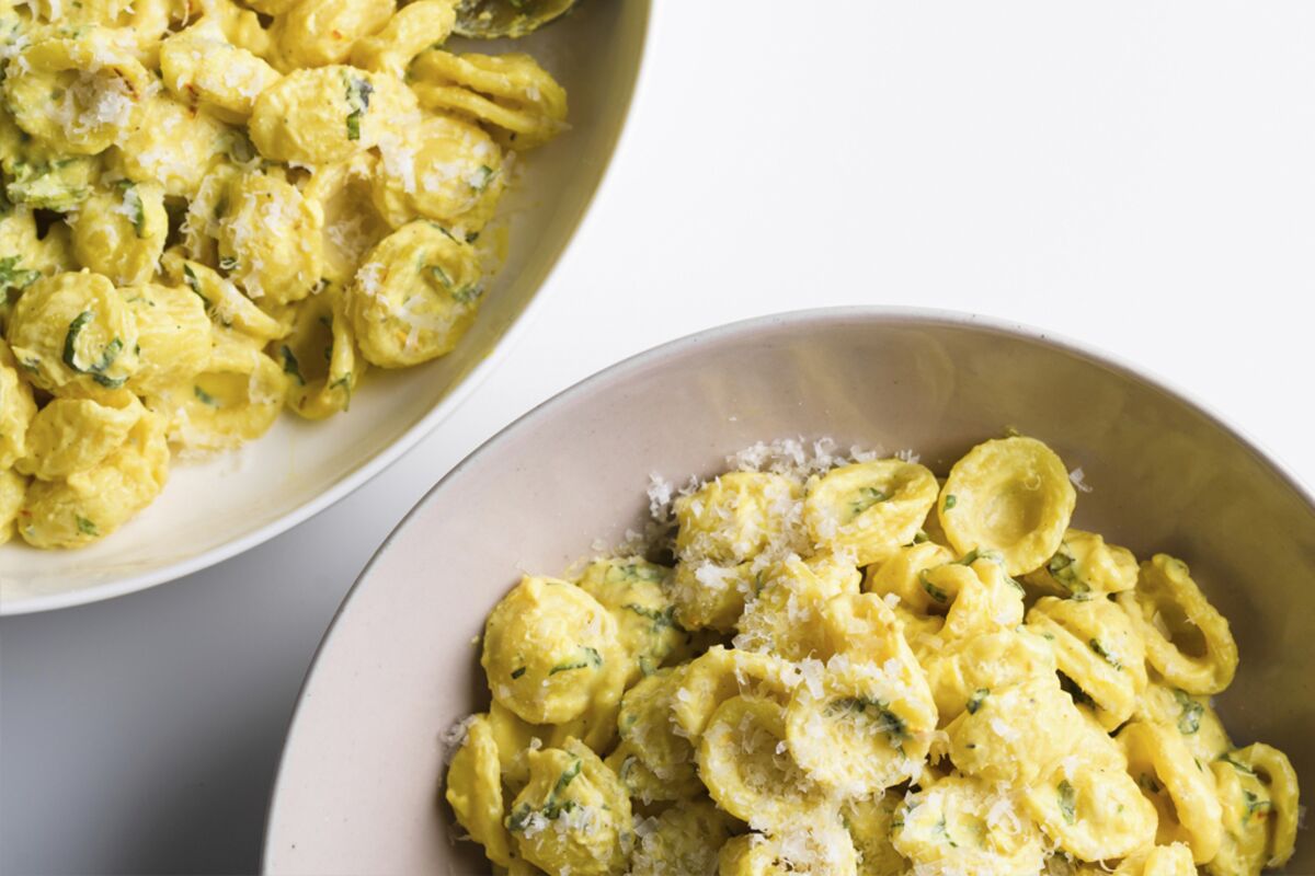 Easy Sardinian Pasta Recipe With Saffron, Ricotta and Mint - Bloomberg