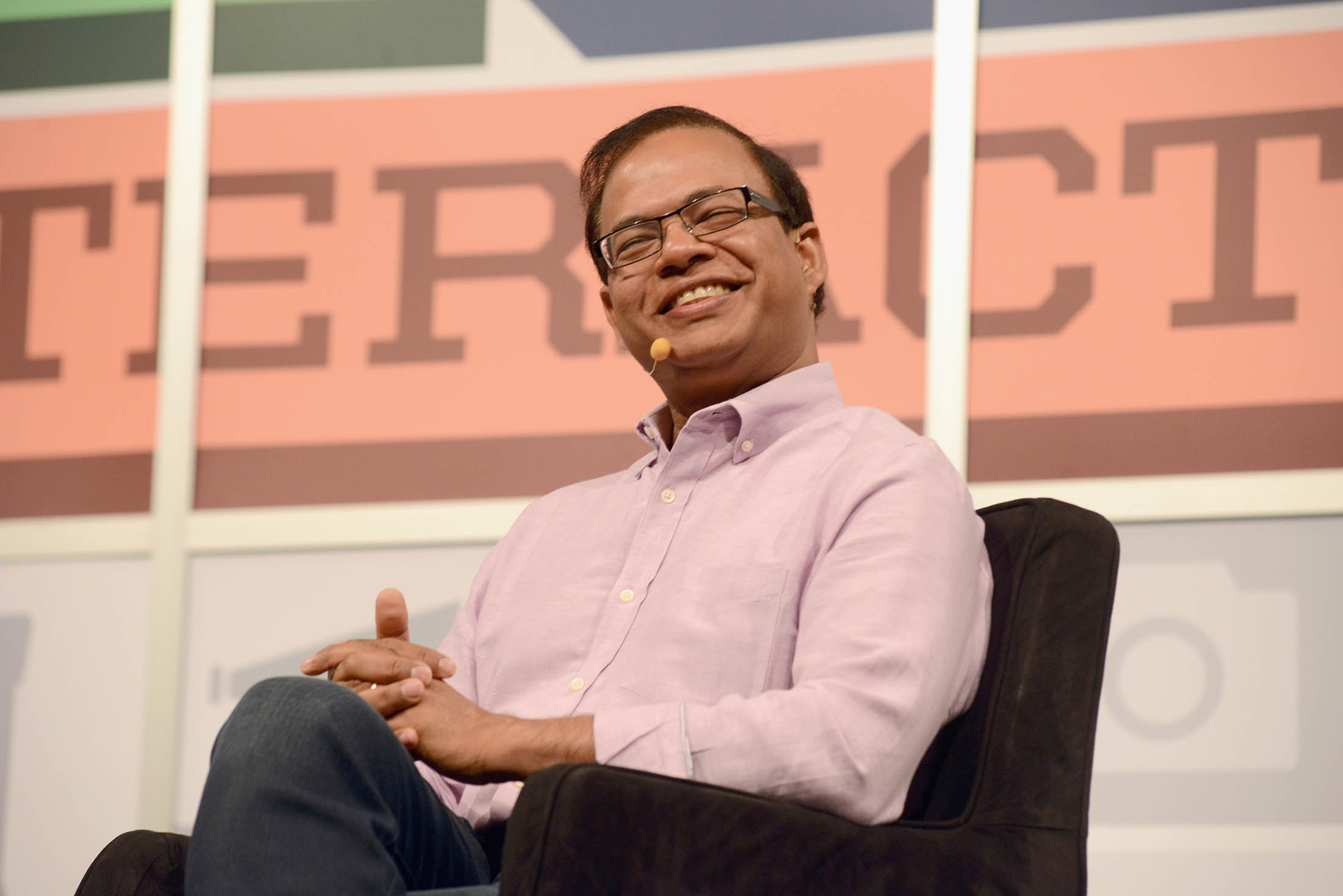 Google Search Chief Singhal to Retire, Replaced by AI Exec - Bloomberg