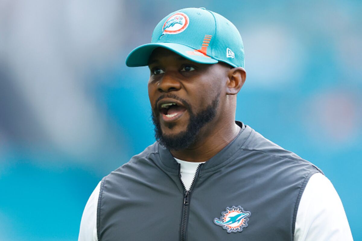 Miami Dolphins Ex-Coach Flores Faces Lonely Road in NFL Racism Suit -  Bloomberg