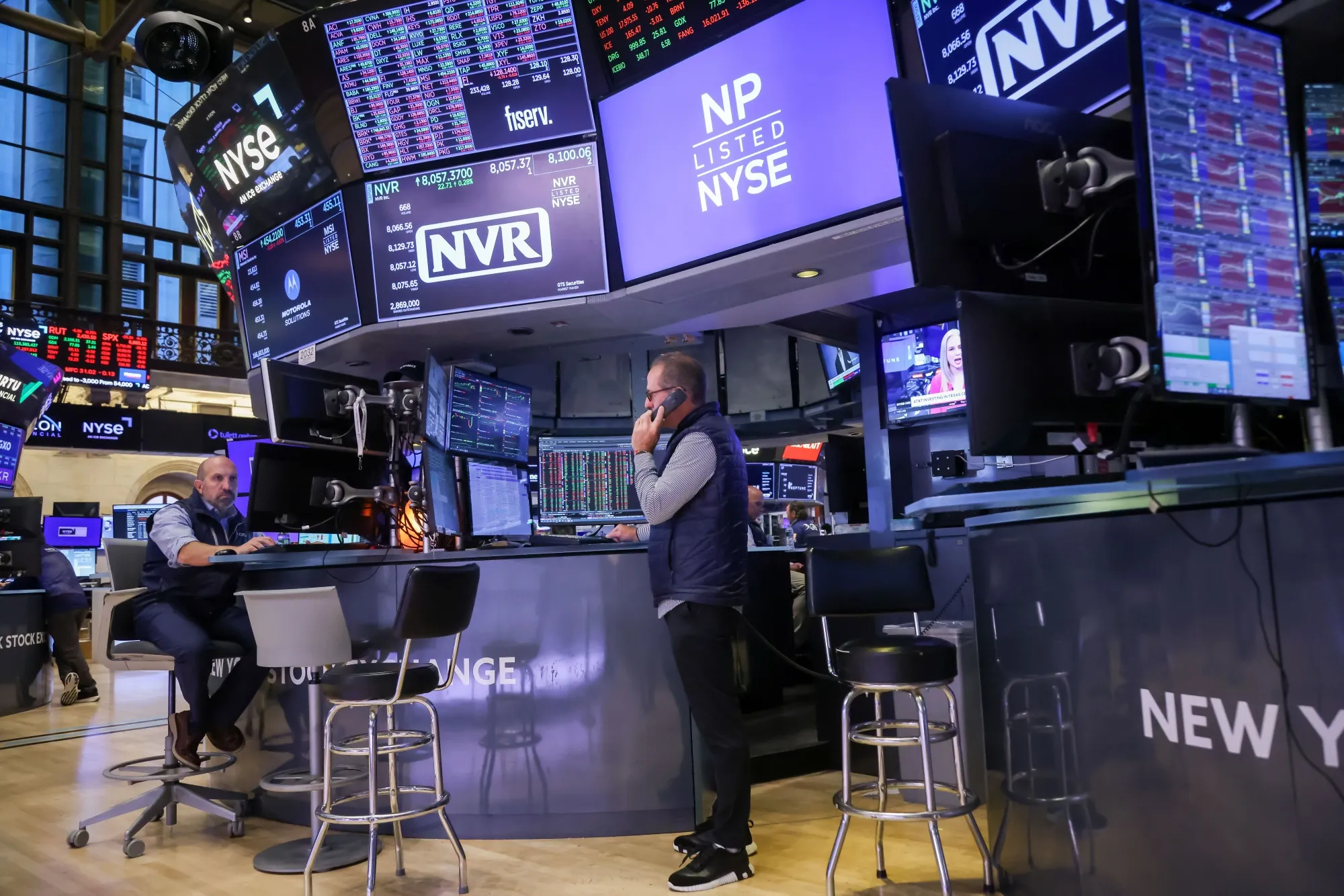 Retail Traders Turn Momentum Trades Into Risky Bets - Bloomberg