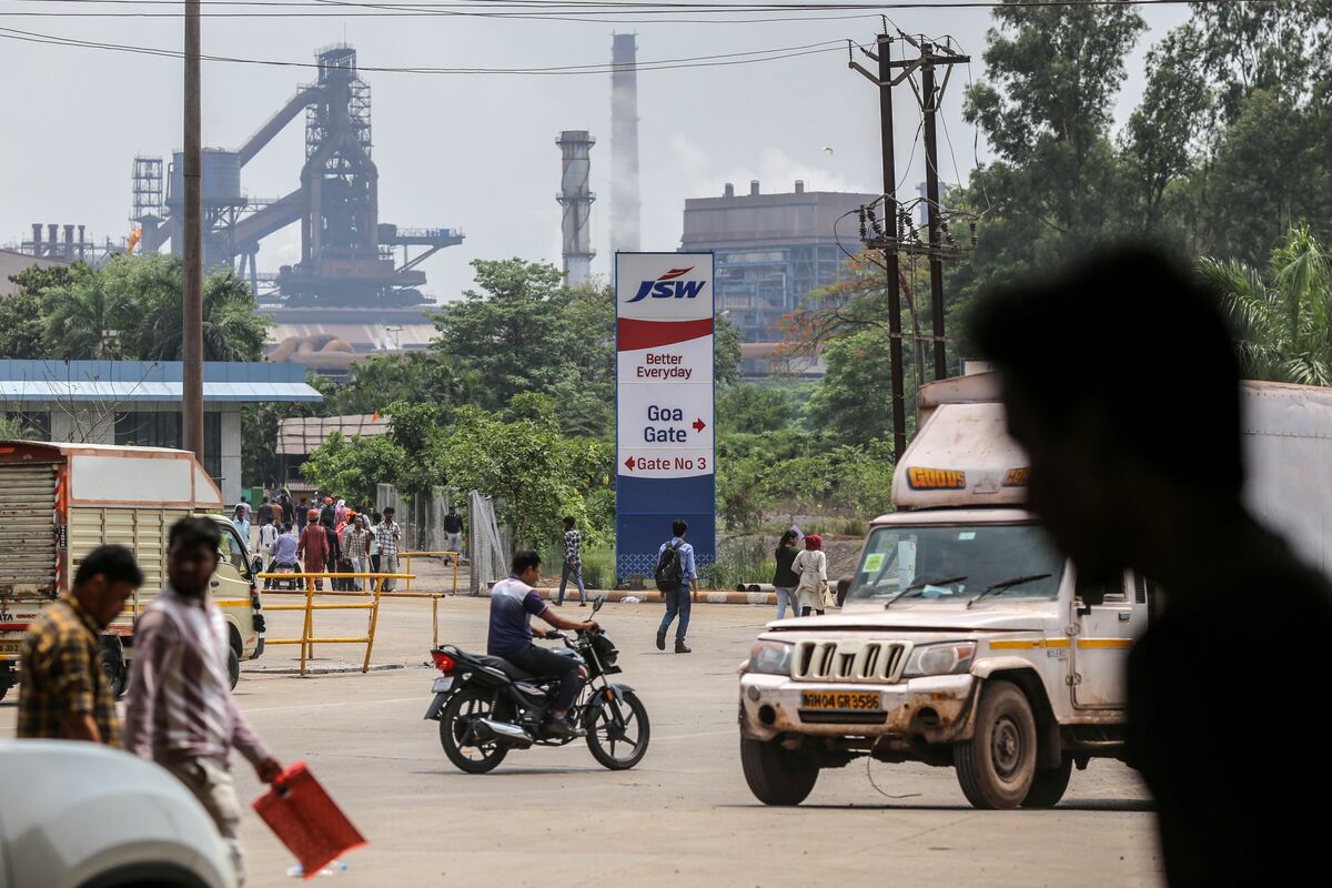 🚨 ⚫️BREAKING: "India: Allerta sulle Importazioni di Acciaio a Basso Costo, Avverte JSW Steel"