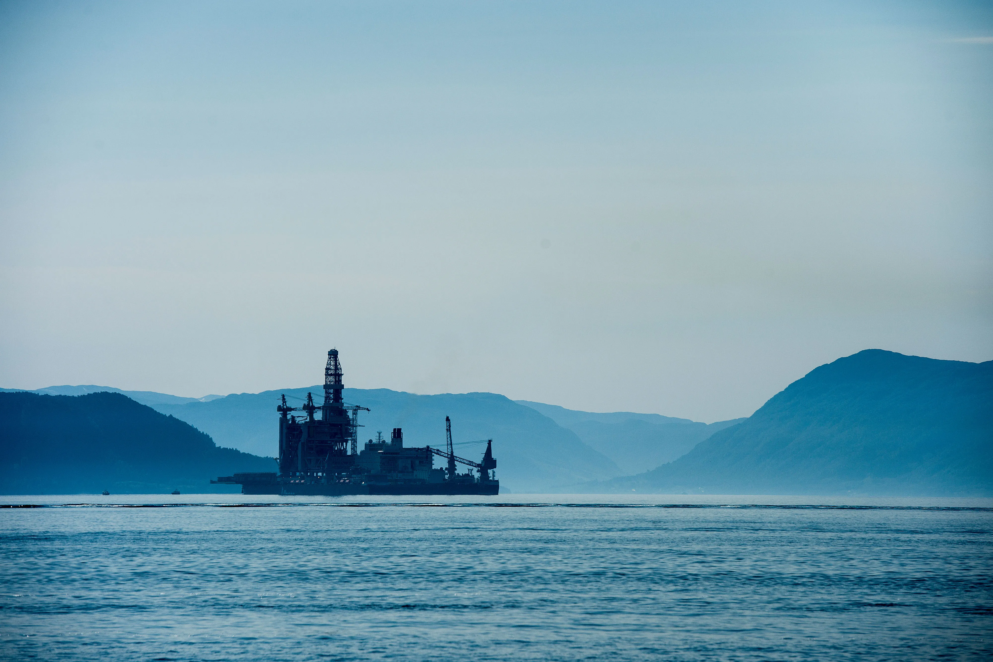 Equinor ASA Lift A Drilling Platform Onto The Biggest Ship In The World "Pioneering Spirit"