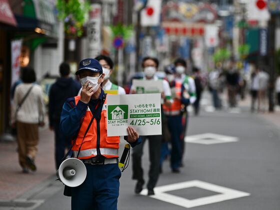 Abe Extends Japan’s State of Emergency Through May in Bid to Slow Virus