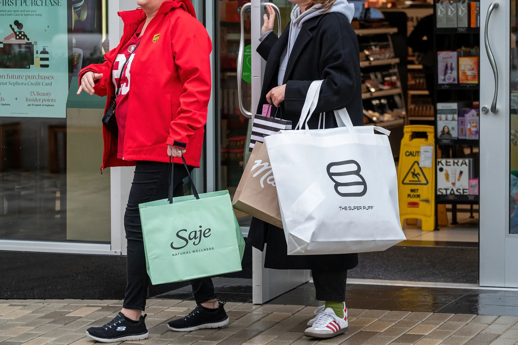 Shoppers carry bags in Walnut Creek, California, US, on Wednesday, Dec. 20, 2023.&nbsp;