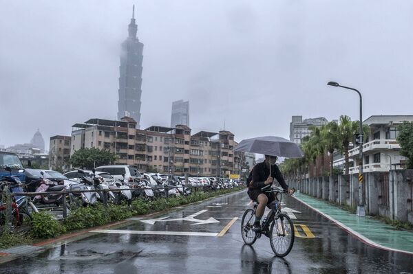 Taiwan Stocks Set for Longest Run of Foreign Outflows in a Year