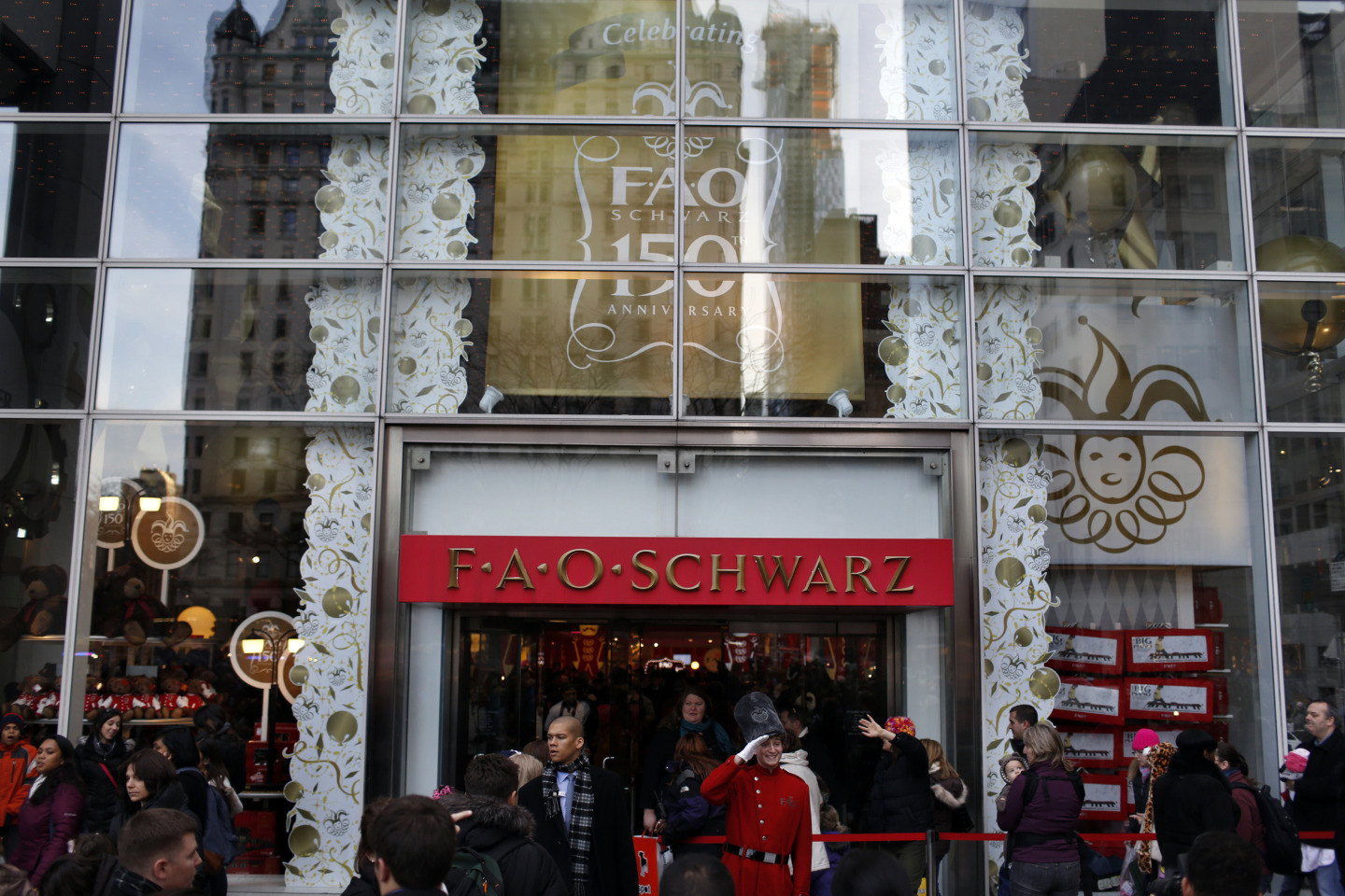 Last day of business at NYC's FAO Schwarz toy store