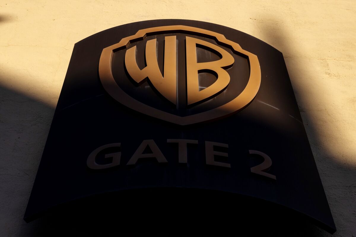 Warner Bros. Plans to Reject Paramount Bid on Funding, Terms - Bloomberg.com